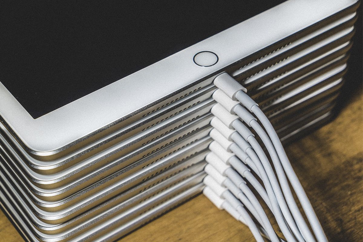 Revisa el puerto de tu iPad, puede que tenga polvo acumulado y amerite limpieza