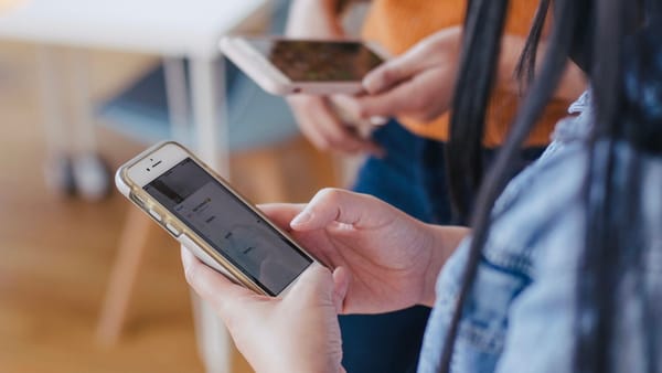 Teléfono móvil en centros educativos